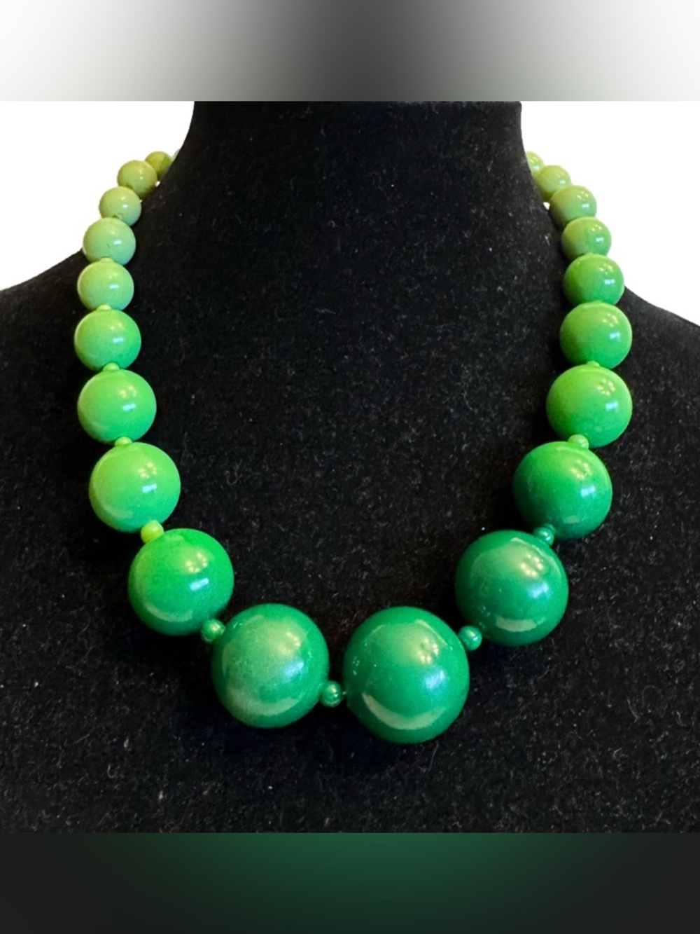 RARE Vintage Green Ombre Graduated Bakelite Beaded Necklace 18-21" Long 66 grams